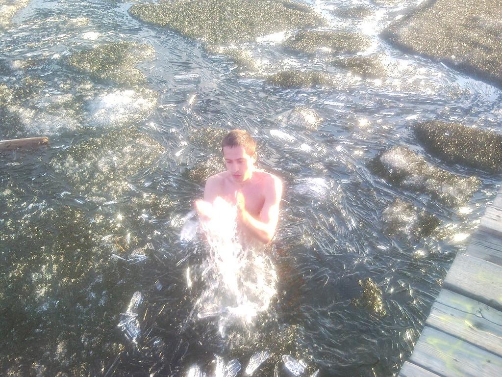 Как влияет закаливание на организм человека, закаливание в ледяной воде.