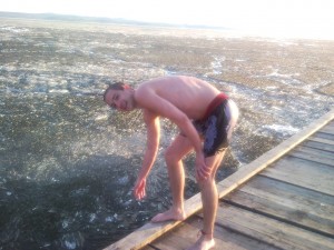 техника безопасности при закаливание, закаливания водой, купание во льдах в Сибири.