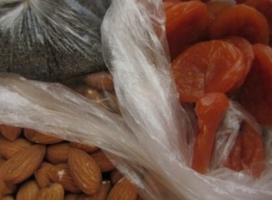 Украшаем кутью, decorate the Christmas Pudding Украшаем кутью миндалем, маком и изюмом, как украшать поминальную кутью.