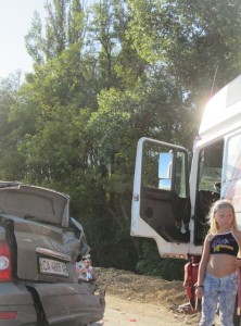 Опасности автостопа, The dangers of hitchhiking Авария на трассе, авария из-за автостопщика.