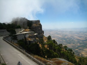 Планирование путешествия, замок в сицилии, plan a trip Замок в тумане, мечты о путешествиях, путешествие мечты.