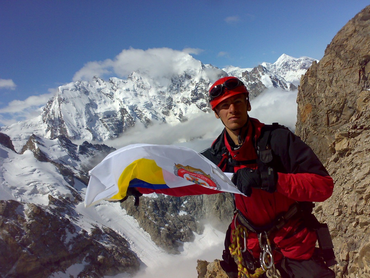 Государство Украина, Стоит ли ехать в Украину путешественнику, ukrainian-state Сумашедший вид замних карпат в Украине, Карпатские горы зимой, Самый большой патриот Украины.