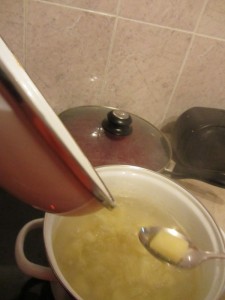 Варим картошку для борща, Cook the potatoes for borscht