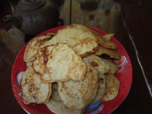 Готовые оладьи, Finished pancakes Пожаренные оладьи, много оладьев