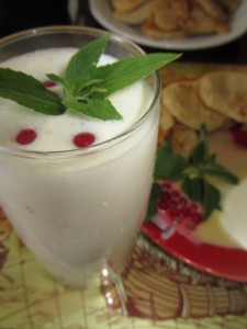 Как делать молочные коктейли, How to make milkshakes молочный коктейль с банами и мороженным, Банановый молочный коктейль рецепт