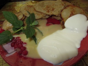 Оладьи с яблоками на молоке, Pancakes with apples in milk Оладьи на молоке с яблоком, оладьи на молоке без яиц,украшаем оладьи, красивые оладьи,