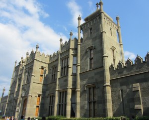 Воронцовский дворец в Крыму, Vorontsov Palace in Crimea Дворцы Крыма, Цены на небольшие квартиры в Одессе.
