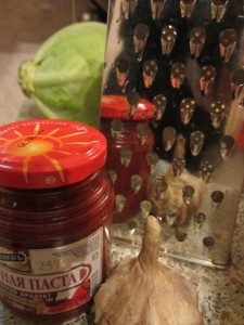 Как варить борщ с капустой, how to cook borsch with cabbage Капуста для борща, томат и чеснок для борща.