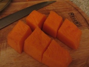 Нарезать гарбуз, pumpkin sliced Как правильно нарезать грабуз на кашу.