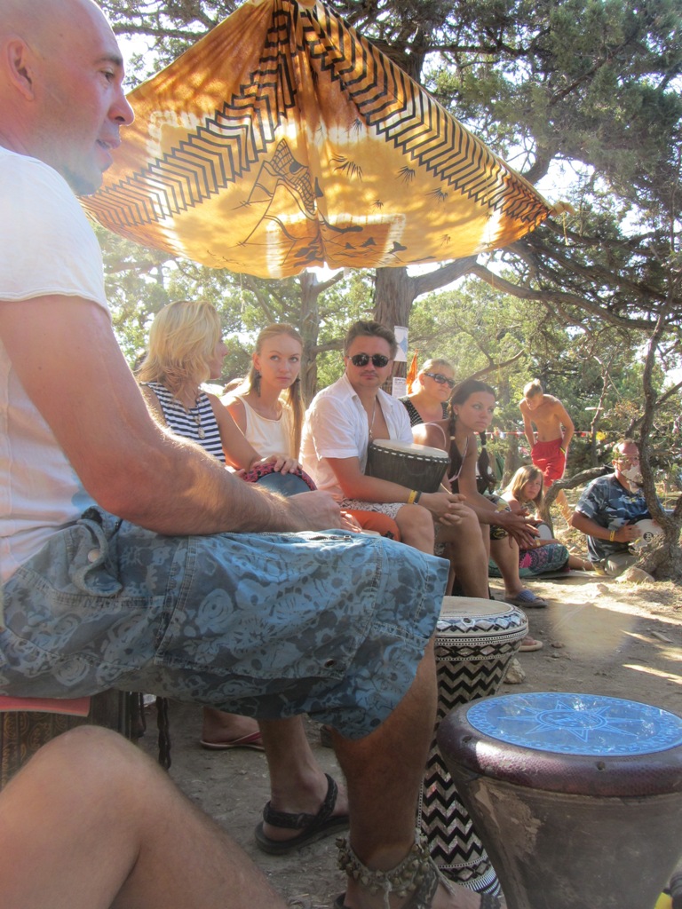 Киевский мастер по игре на барабанах дает уроки в Крыму