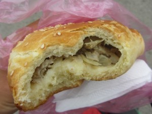 Крымская самса, Crimean samosa. Традиционная крымская еда в путешествиях.