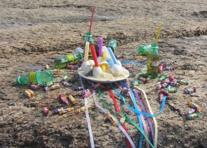 Почему нельзя есть на кладбище, Зачем надо нести еду на могилу родных, Почему на кладбище приносят водку и калорийную пищу, pochemu-nelzya-est-na-kladbishhe Можно ли брать угощения на кладбище, Почему детям нельзя есть на кладбище, Нужно ли нести еду на могилу,