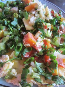 жареные яйца с овощами и зеленью, fried eggs with vegetables and herbs жареные яйца с овощами и зеленью