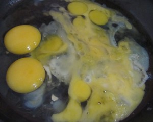 рецепт приготовления жареной яичницы, recipe of fried eggs рецепт приготовления жареной яичницы