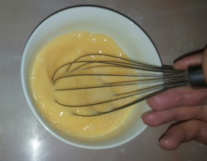 взбиваем яйца для печеночного торта, vzbivaem jajca