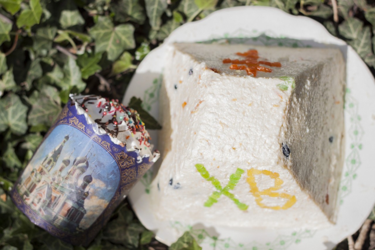 Что такое пасха (кулинарное блюдо), как приготовить творожную пасху, Что символизирует блюдо пасха, Пошаговый процесс и рецепт приготовления творожной пасхи с фотографиями, Что такое заварная пасха, chto-takoe-paskha-kak-prigotovit-tvoroznuiu Как сделать пасху без специальной формы (пасочницы),