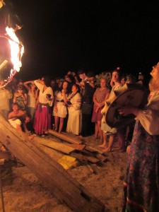 Обряды на Ивана Купалы, связанные с огнем: Обряды на Ивана Купалы, связанные с огнем: