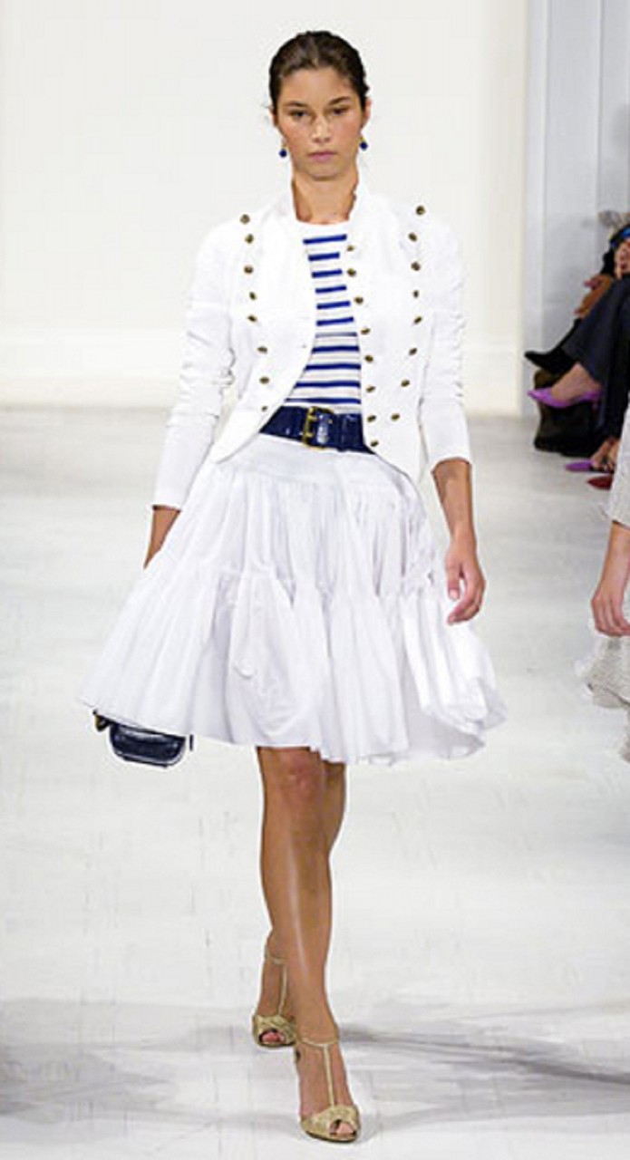 Летний костюм в морском стиле