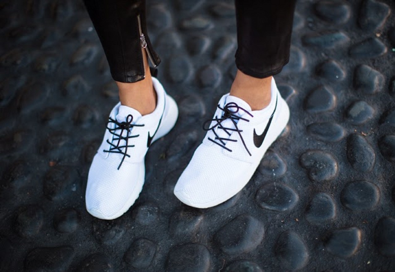 Женские кроссовки