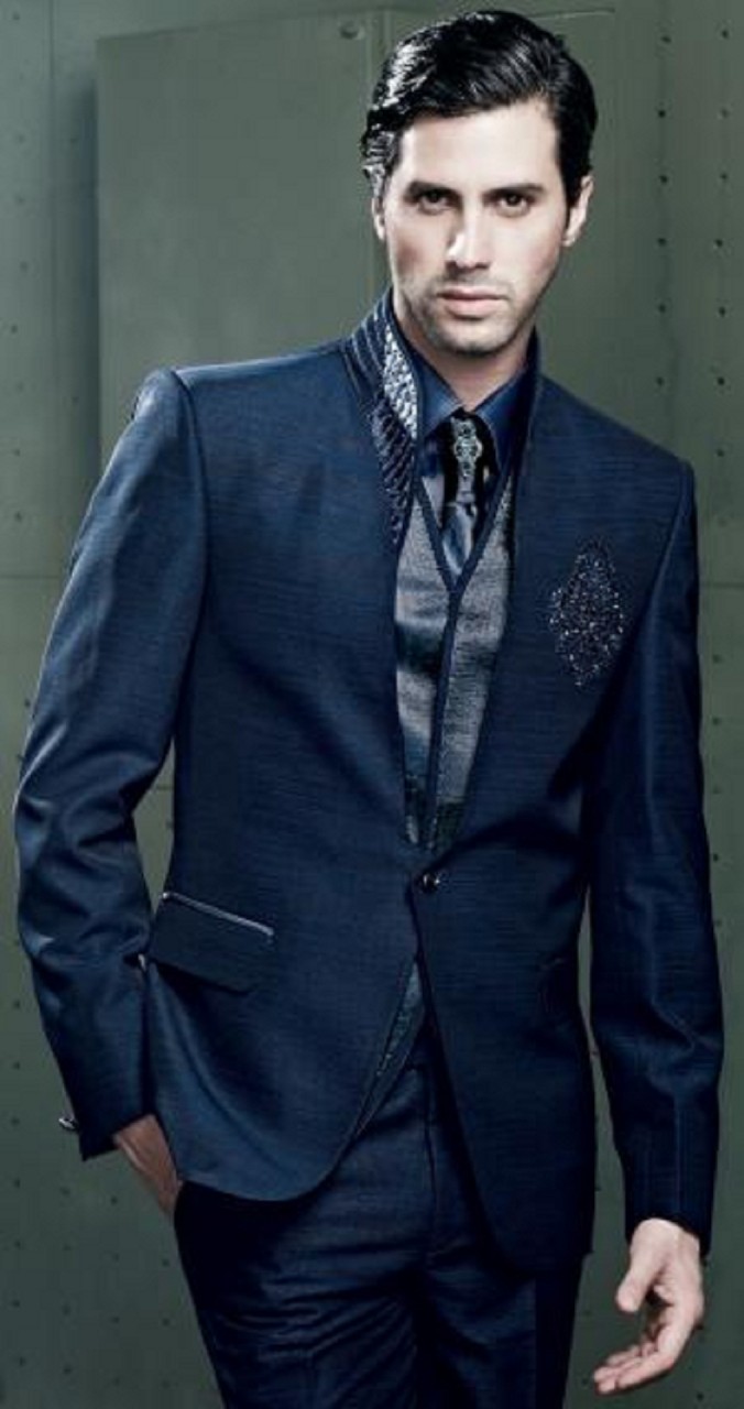 Мужской костюм сапфирового цвета