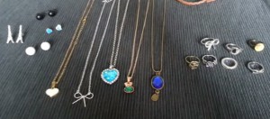 как правильно выбрать украшения, опасные украшения, можно ли покупать дешевую бижутерию