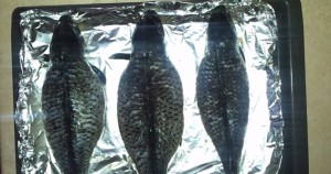 готовить фаршированную рыбу в духовке, какую рыбу фаршировать, рецепт фаршированной рыбы, как подавать фаршированную рыбу, овощной гарнир к рыбе, картофель к рыбе, соус из хрена к фаршированной рыбе