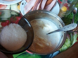 Сахар в тесто для сосисок в тесте