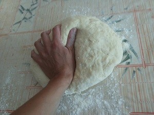 Замешиваем тесто
