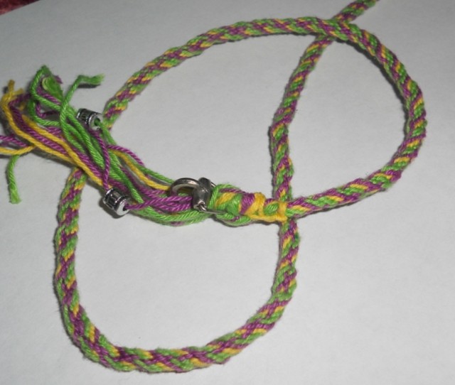 кумихимо из шестнадцати нитей, фото фенечки, Из чего плетут кумихимо, как плести кухимио, как плести японские шнурки фенечки кумихимио, Плетение круглых японских шнуров для начинающих