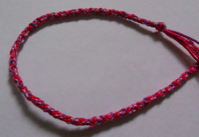8 nitej foto, кумихимо из восьми нитей, фото фенечки, Из чего плетут кумихимо, как плести кухимио, как плести японские шнурки фенечки кумихимио, Плетение круглых японских шнуров для начинающих. 8 nitej foto, кумихимо из восьми нитей, фото фенечки, Из чего плетут кумихимо, как плести кухимио, как плести японские шнурки фенечки кумихимио, Плетение круглых японских шнуров для начинающих.