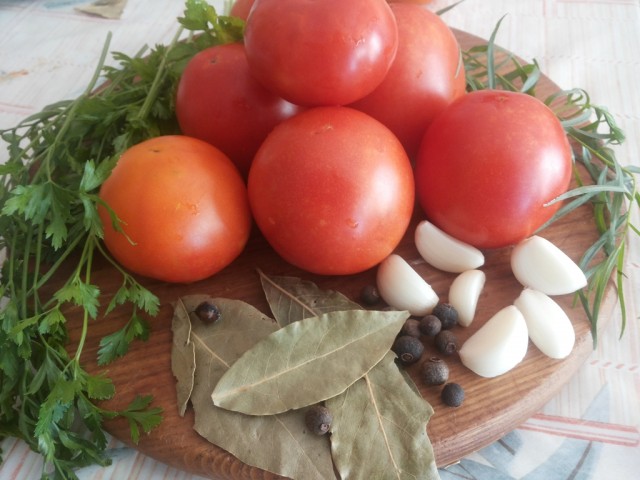 Помидоры маринованные с чесноком и специями на зиму, Пошаговый рецепт с фото мариновки помидор с чесноком Помидоры маринованные с чесноком и специями на зиму, Пошаговый рецепт с фото мариновки помидор с чесноком