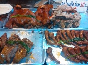 ночной рынок на Пхукете, ночной рынок в Пхукет Тауне, ночной рынок Пхукета на карте, одежда тайских брендов, качественная одежда на ночном рынке Пхукета, тайские масла, кокосовое масло из Таиланда, тайские массажные салоны, познакомиться с жизнью Таиланда, колорит Таиланда