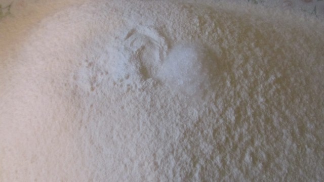 dobavljaem v muku sol' i razryhlitel'