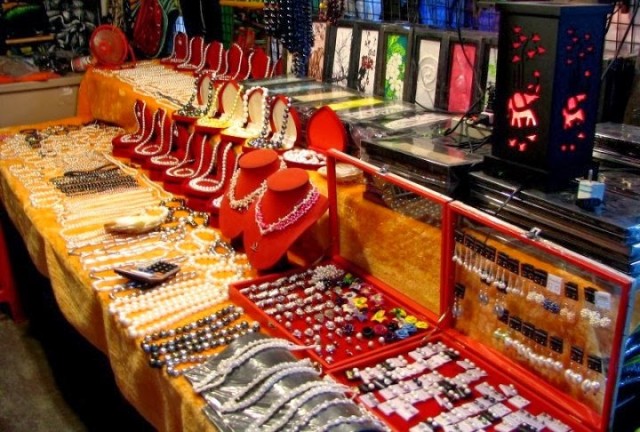 шоппинг в Таиланде, магазины на Пхукете, где купить на Пхукете, шопинг на Пхукете, торговые центры Пхукета, гипермаркеты на Пхукете, рынки Пхукета, популярный на Пхукете рынок Патонга