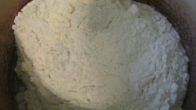 smeshivaem muku s molokom