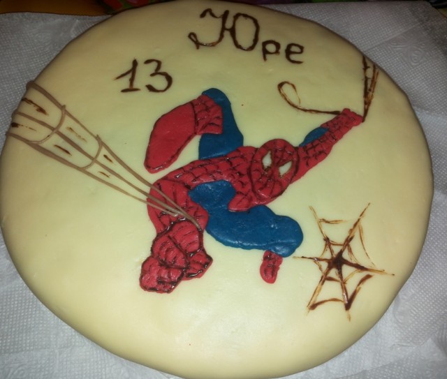 chelovek-pauk iz mastiki