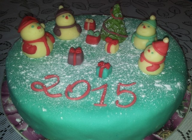 novogodnij tort iz mastiki