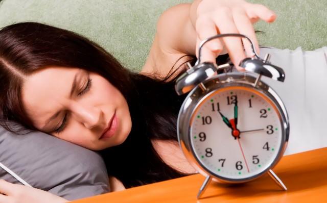 Как меньше спать и высыпаться, как выспаться за короткое время, почему мы не высыпаемся, сколько нужно спать, причины недосыпания, в одно и то же время вставать и ложиться спать, как наладить свой сон, за несколько часов до сна, если вы хотите высыпаться, как бороться с бессонницей, как лучше высыпаться,