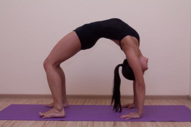 урдхва дханурасана, перевернутая поза лука, поза лука лицом вверх, urdhva-dhanurasna-upward-bow-pose