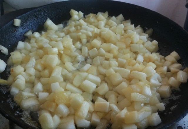 jabloki dlja nachinki na skovorode