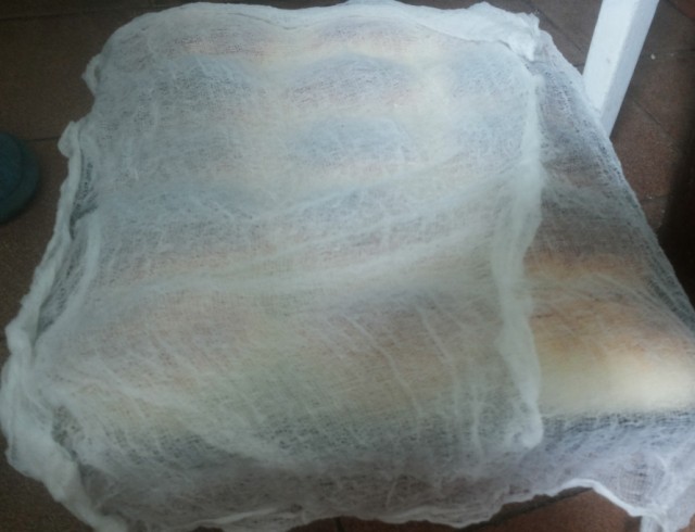 Пирожки с яблоками под тканью