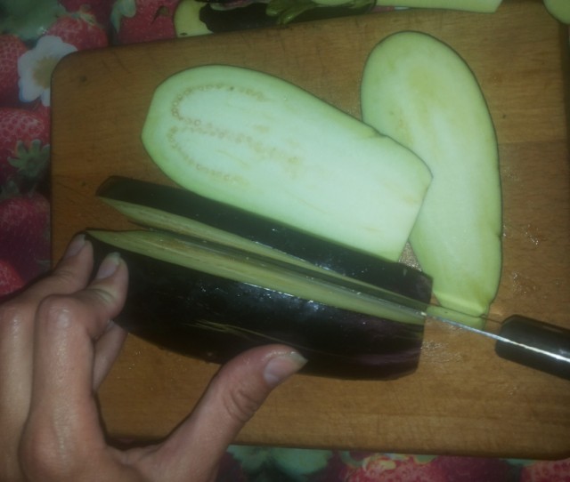 narezka jazychkov iz baklazhan