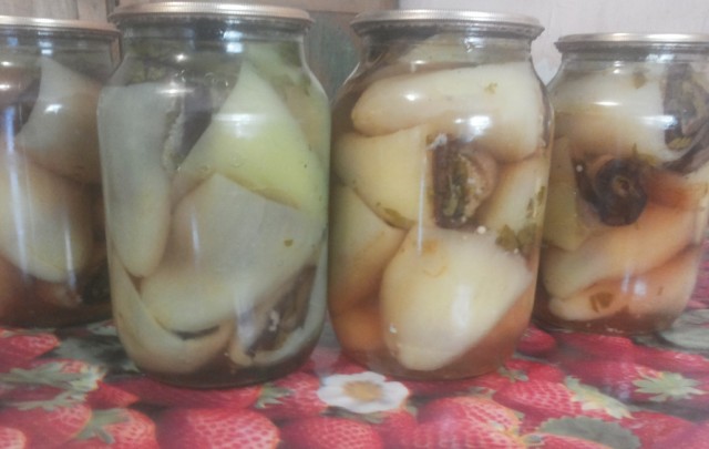 perec farshirovannyj baklazhanami v bankah