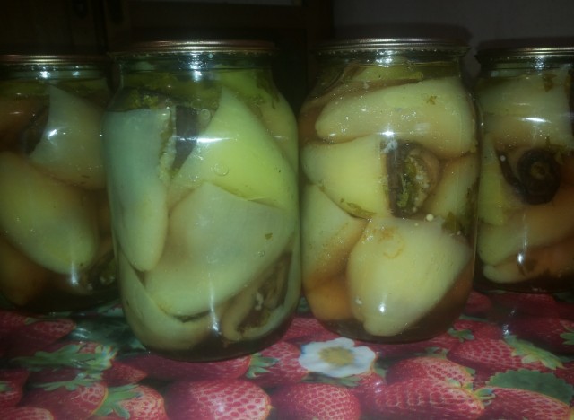 perec farshirovannyj baklazhanami v bankah na zimu