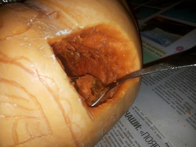 vynimaem semechki iz tykvy