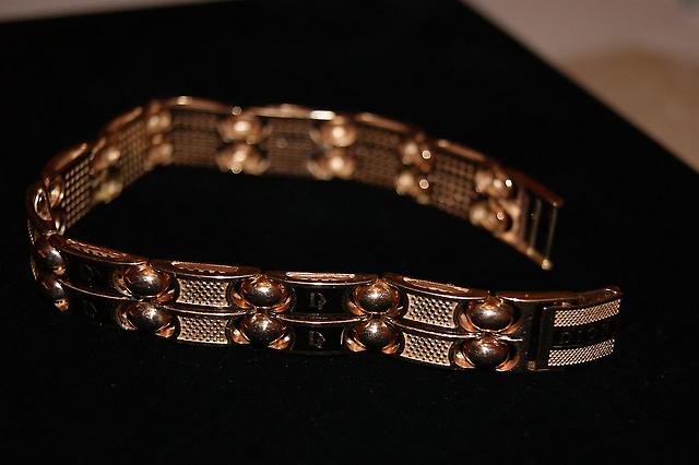 Как правильно носить золотые браслеты мужчинам